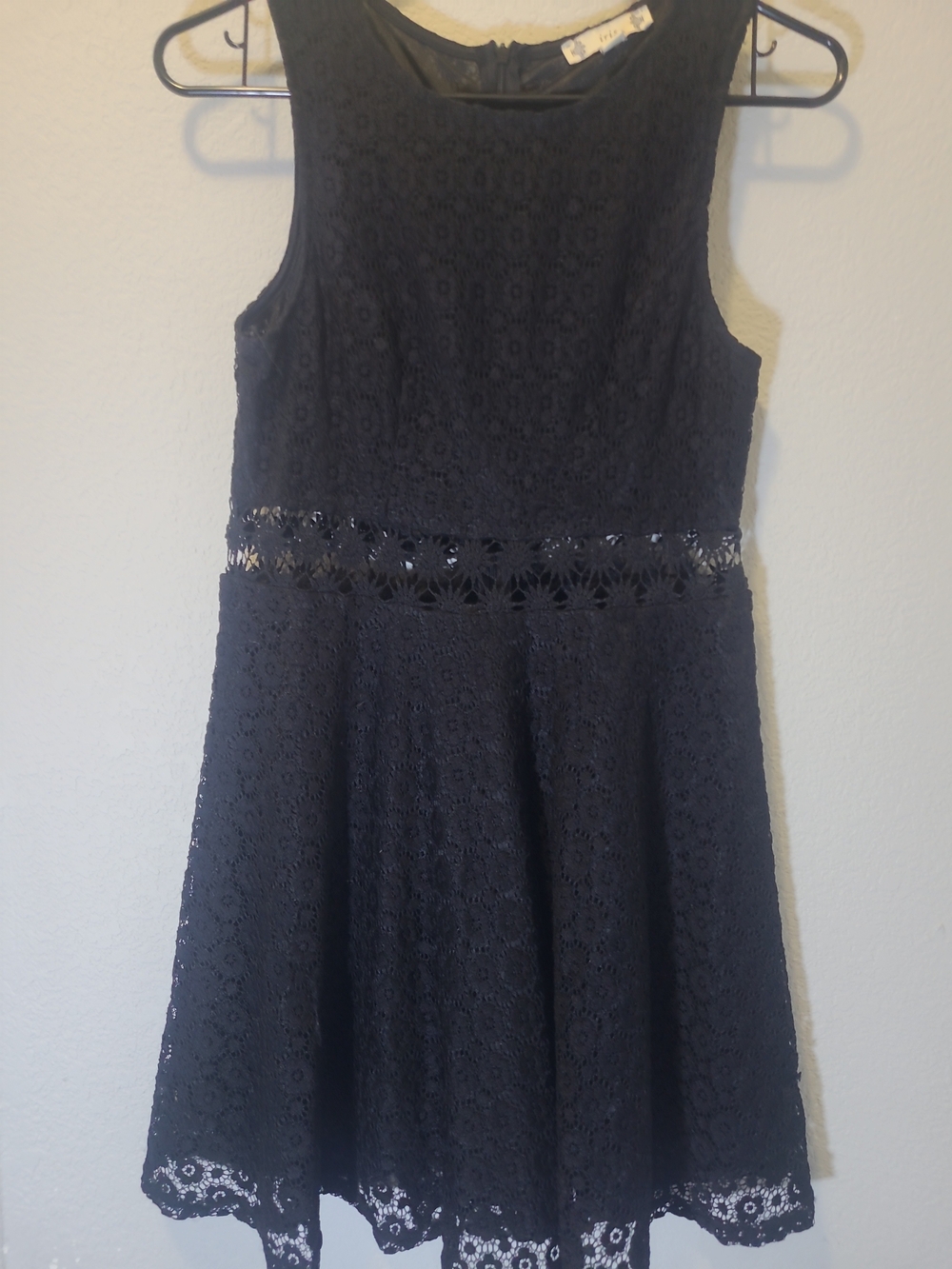 Iris Black Sleeveless Lace Mini Dress - Picture 2 of 5